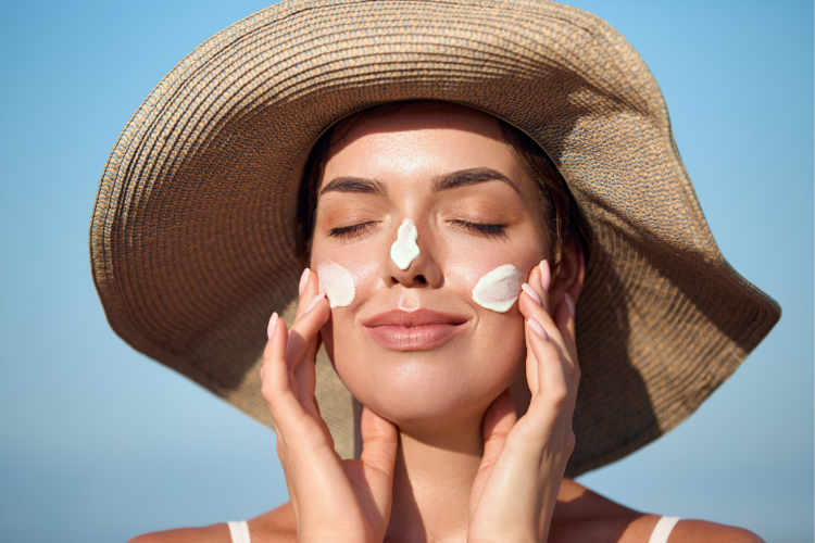 Médecine esthétique en été : quels soins sont compatibles avec le soleil?